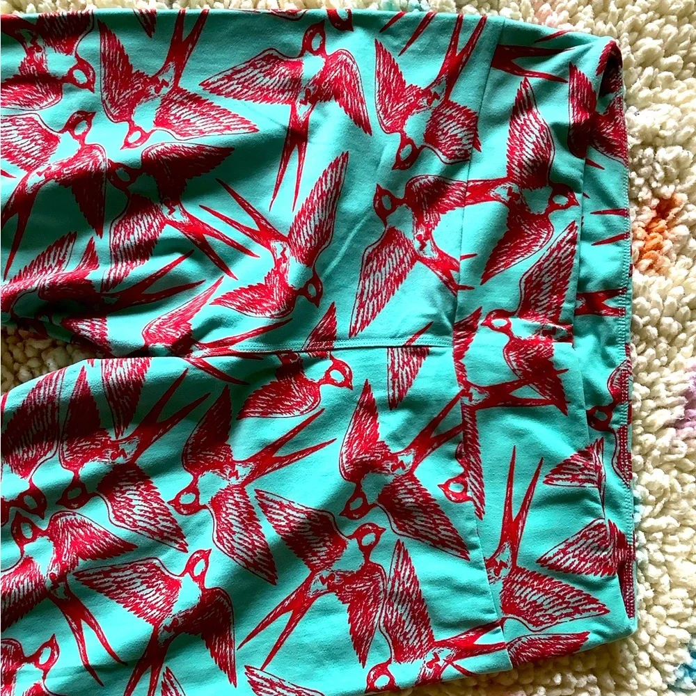 SOLD sparrow bird super cute leggings Women’s Size Tall and curvy TC - Picture 1 of 2